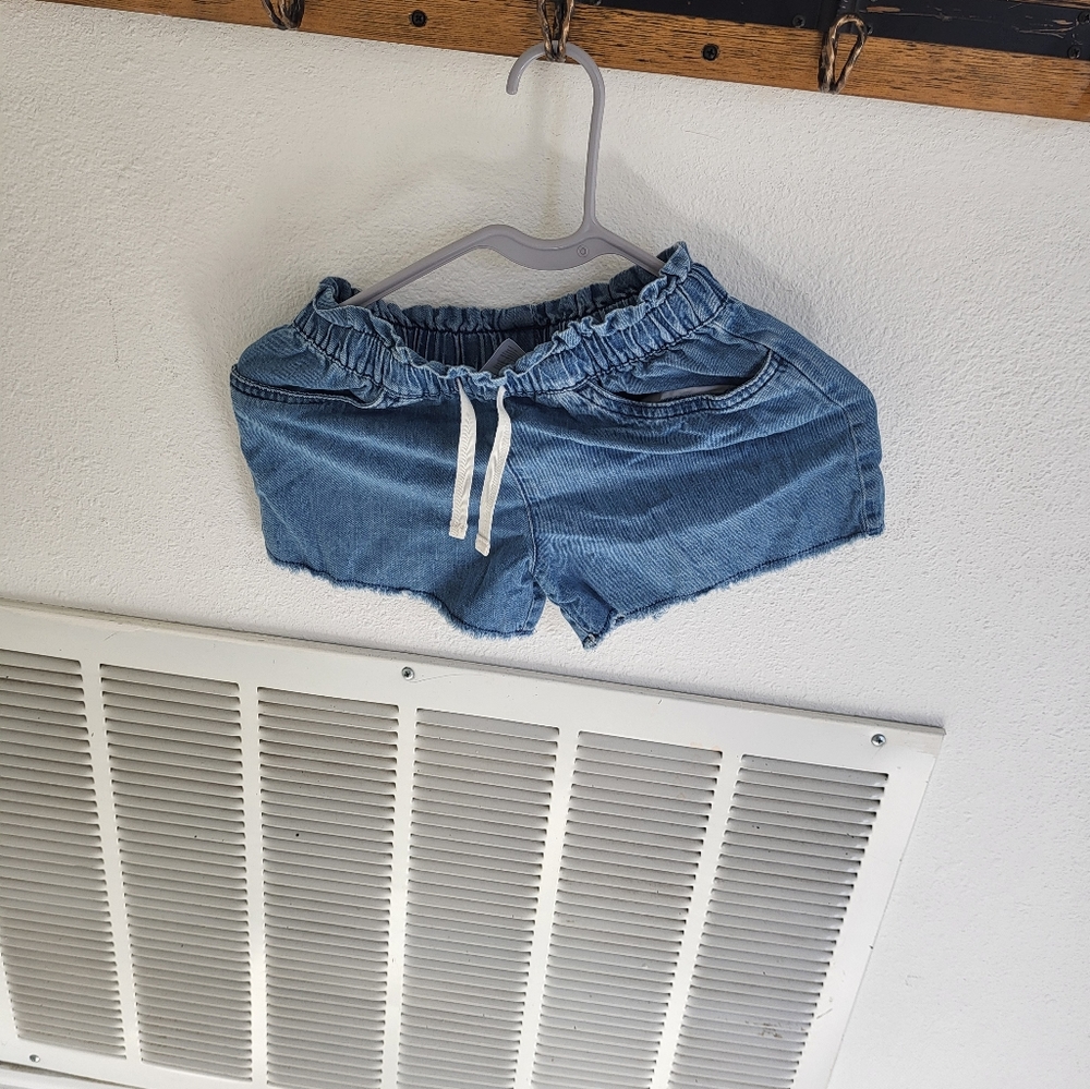 Clothes - Picture 9 of 16